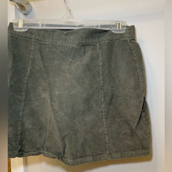 Olive green corduroy button up skirt - Picture 2 of 2
